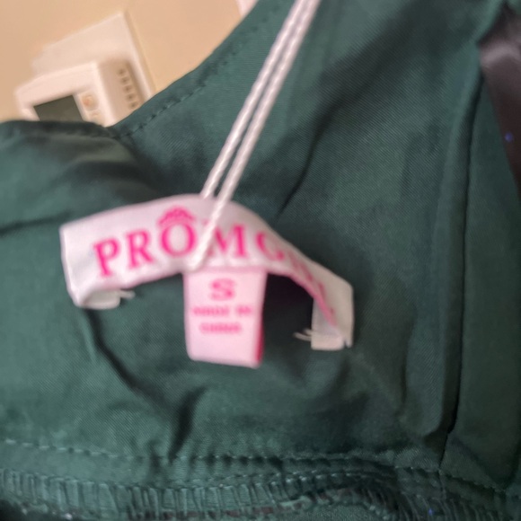 🆕. Sequin dress Prom Girl
Green  Halter Dress size S
Holiday party Christmas - Picture 6 of 6